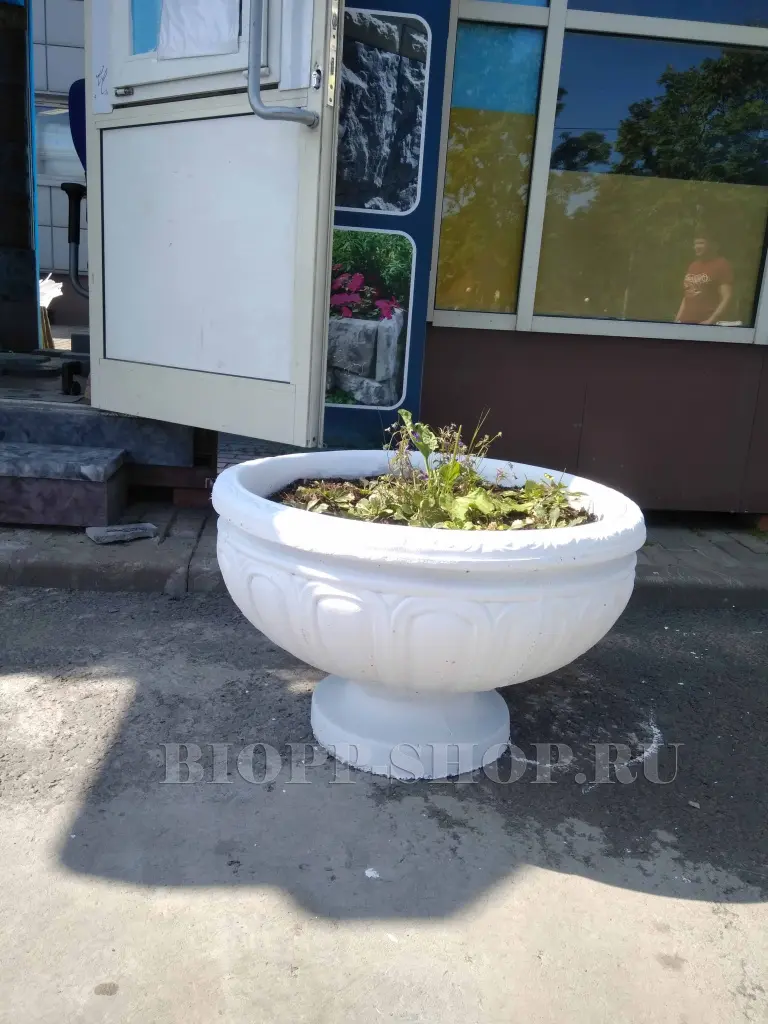 Бетонный большой Вазон